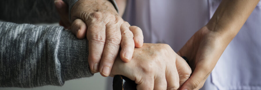 Cuidadora de Idosos: Quando Existe Vínculo Empregatício e Quais Direitos Garantidos por Lei