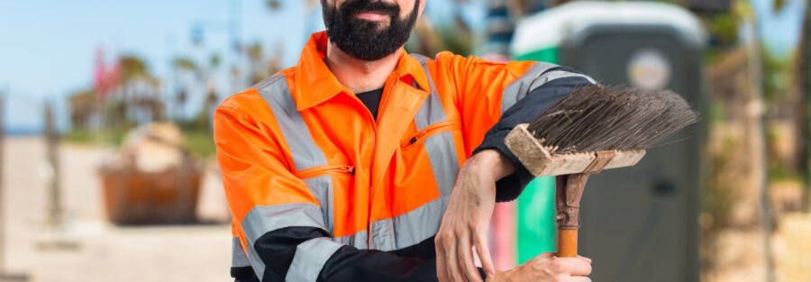 Direitos de quem trabalha em limpeza, segurança e vigilância: jornada, adicionais e garantias