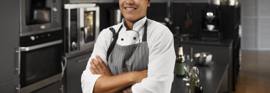 Direitos de quem trabalha em restaurantes e bares: gorjeta, jornada, horas extras e folgas