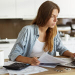 Trabalhei 2 anos sem carteira assinada. Tenho direito a acerto? 